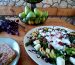 Ljetna salata s burratom, kruškom i orasima